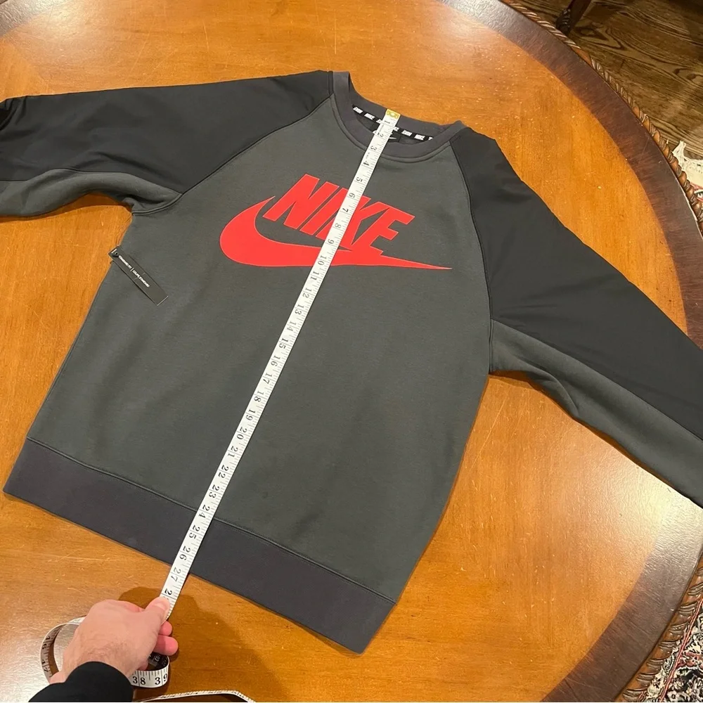 NWT $70 Nike Men’s Standard Fit Hybrid Sweatshirt Gray/Red Pullover Small Crew